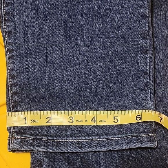 Lee. Stretchy Fit Jeggings. Elastic waist. Size Medium - Picture 13 of 13